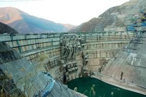 2000年凯发防雷突破一万个防雷工程大关，业务涉及全国各地、各行业